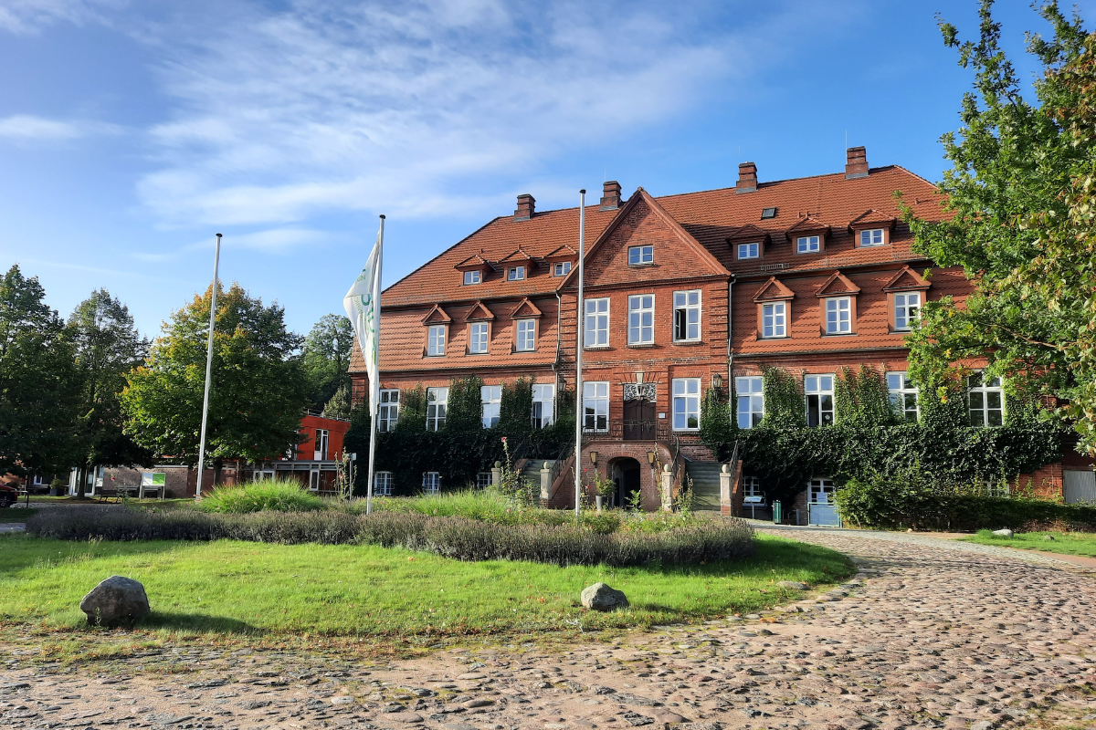 CURATA Seniorenheim am Park, Lindenallee 36 in Alt-Schwerin