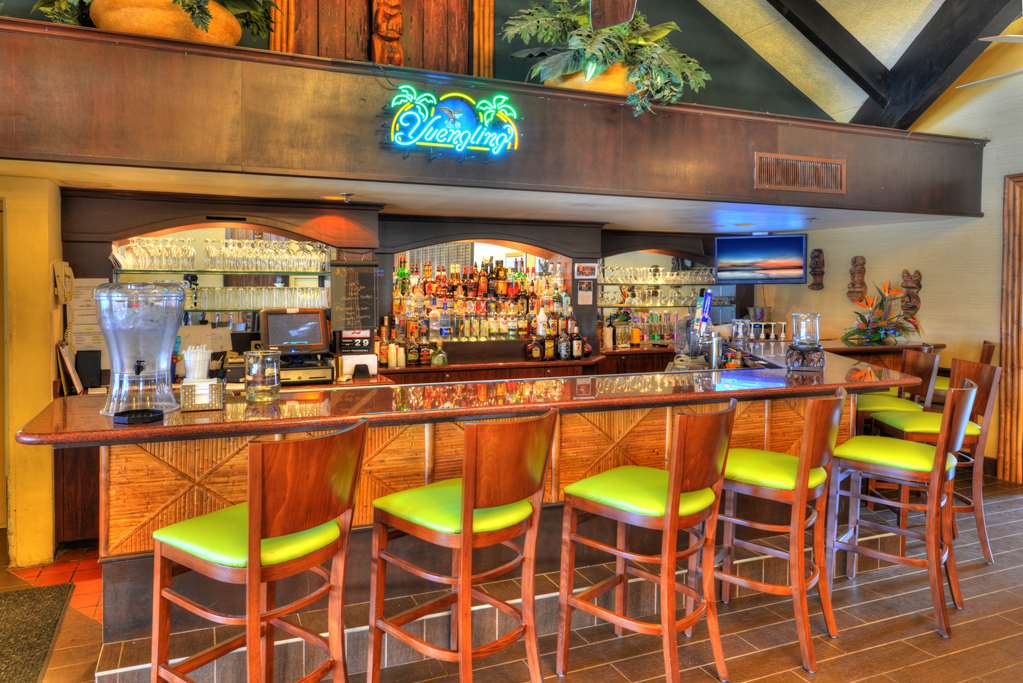 Enjoy our variety of libations Best Western Aku Tiki Inn Daytona Beach (386)252-9631