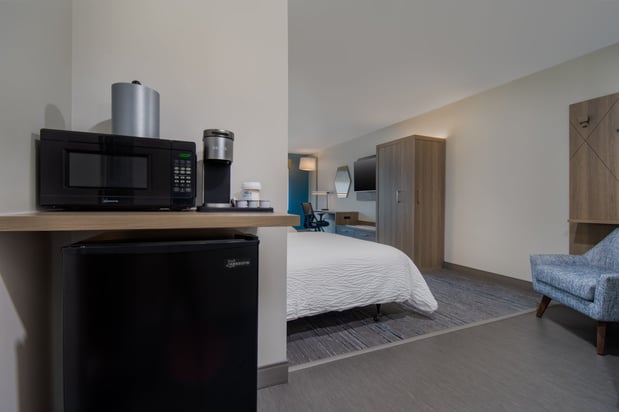 Images Holiday Inn Express & Suites Muskegon - Grand Haven by IHG