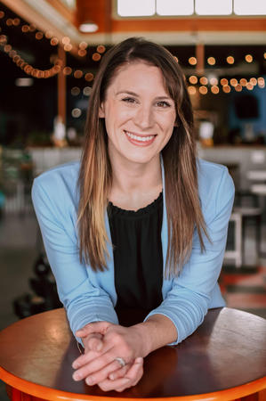 Images Ariel Zufelt, Loan Officer – Future First Mortgage