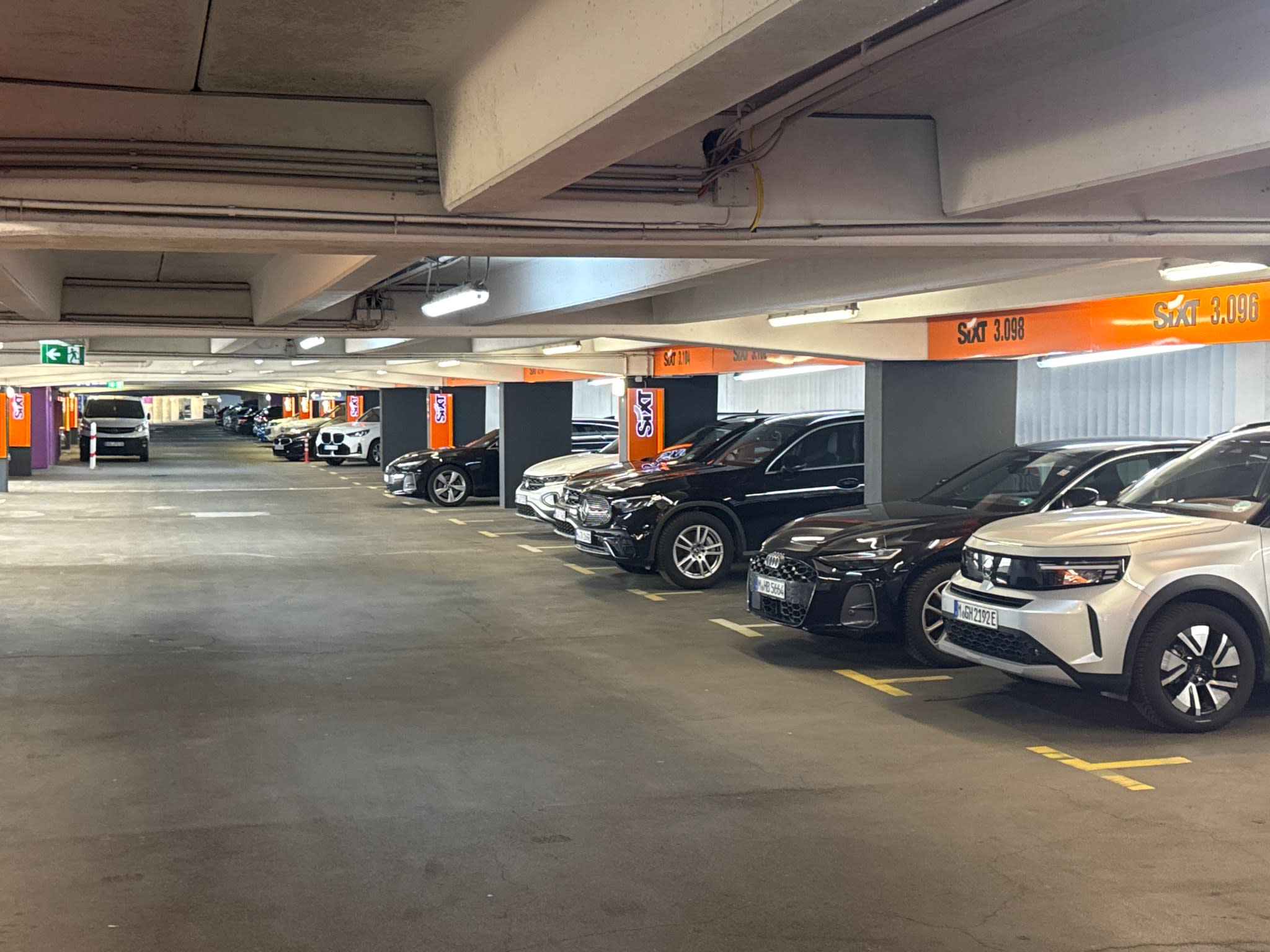 SIXT Autovermietung Düsseldorf Zentrum/HBF, Willi-Becker-Allee 10 in Düsseldorf
