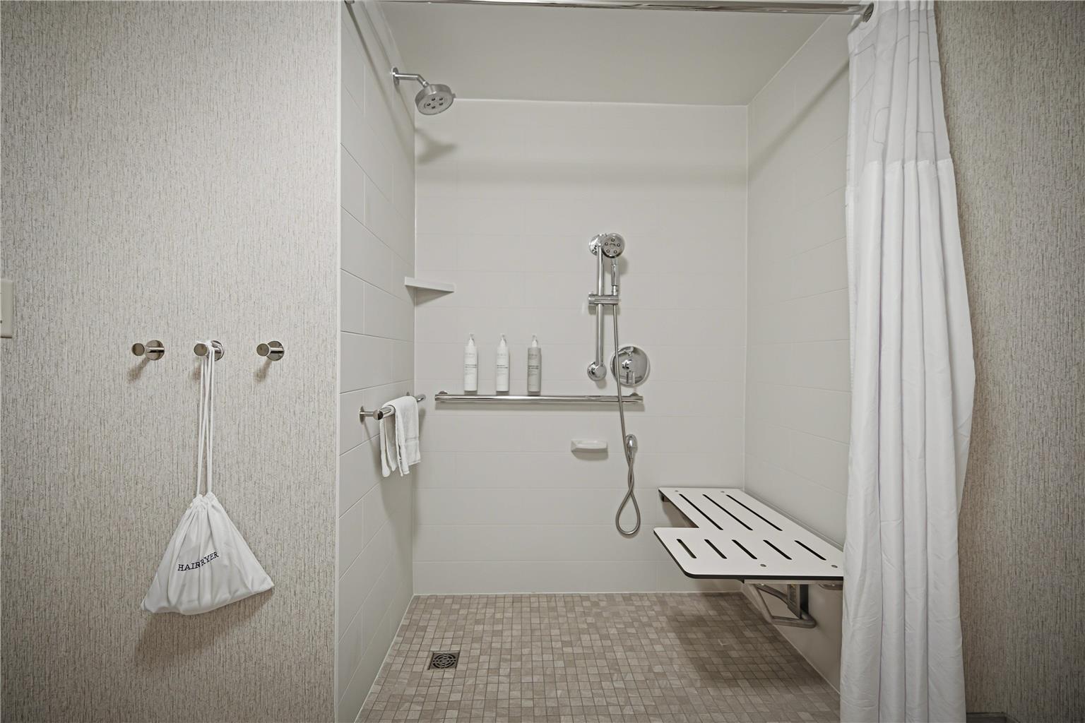 Guest room bath 