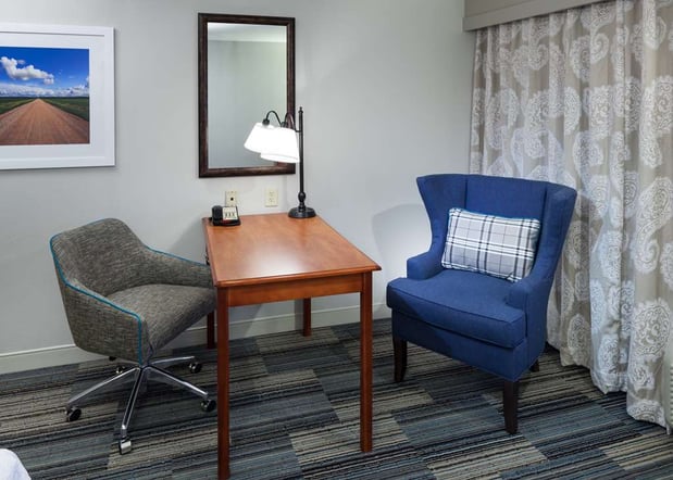 Images Hampton Inn & Suites Cedar Rapids - North