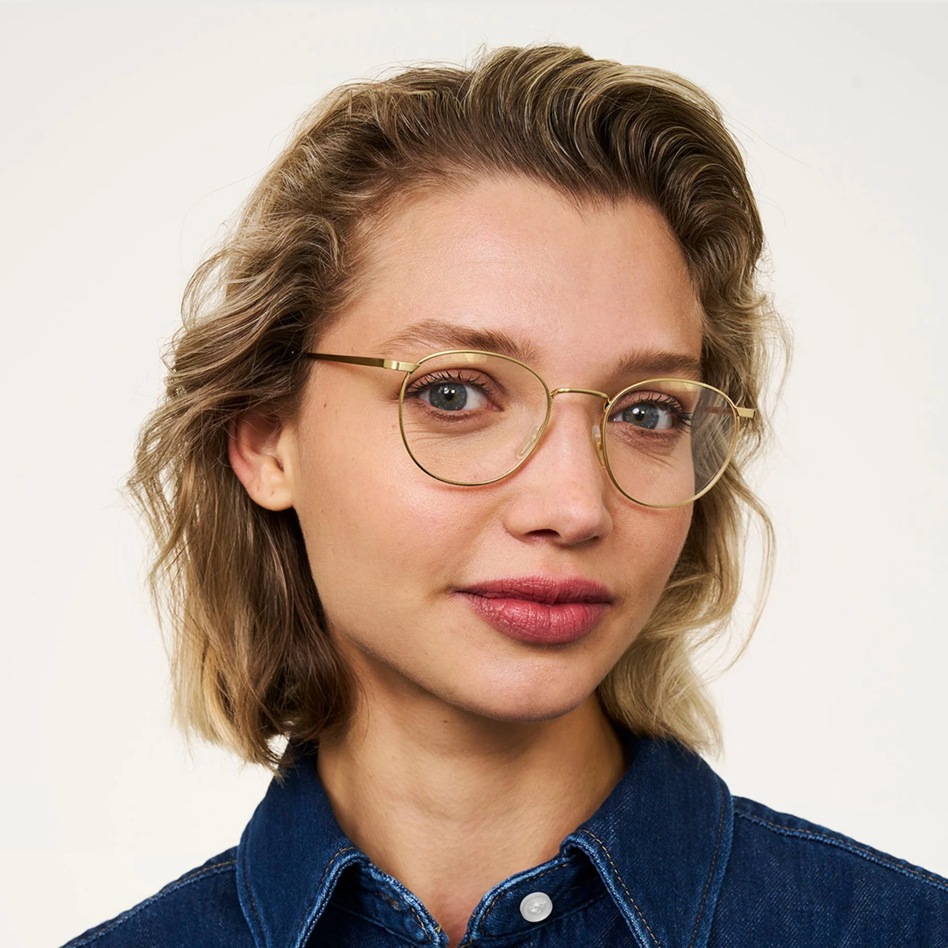 Bestseller glasses on model image