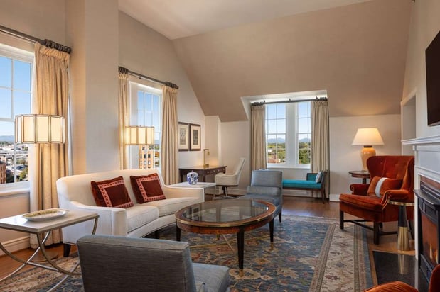 Images The Hotel Roanoke & Conference Center, Curio Collection by Hilton