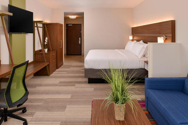 Images Holiday Inn Express & Suites Salem, an IHG Hotel