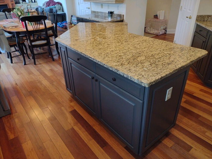 Is the look of your cabinets starting to get old? Time to make a change! Try our Cabinet Painting se Kitchen Tune-Up Savannah Brunswick Savannah (912)424-8907