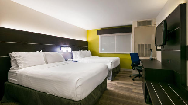 Images Holiday Inn Express & Suites Everett by IHG