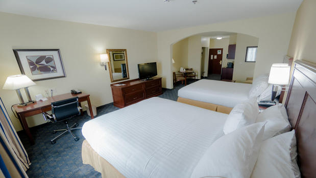 Images Holiday Inn Express & Suites Pampa, an IHG Hotel