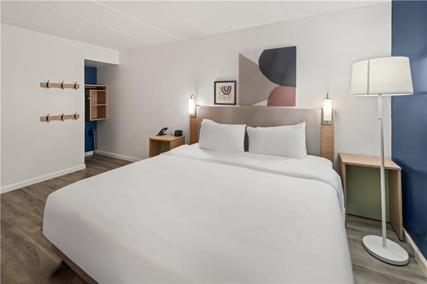 Images Spark by Hilton Waldorf