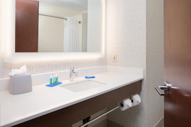 Images Holiday Inn Express Louisville Northeast by IHG