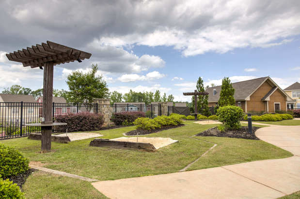 Images The Cottages at Lake Tamaha - Student Housing