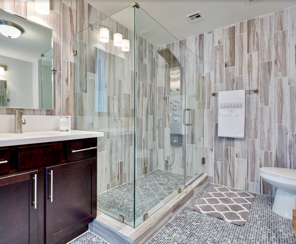 Each shower we install is truly a work of art. We offer different glass types and hardware. Our customers have the opportunity to create!