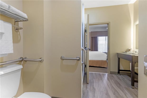Images Best Western Plus Monica Royale Inn & Suites
