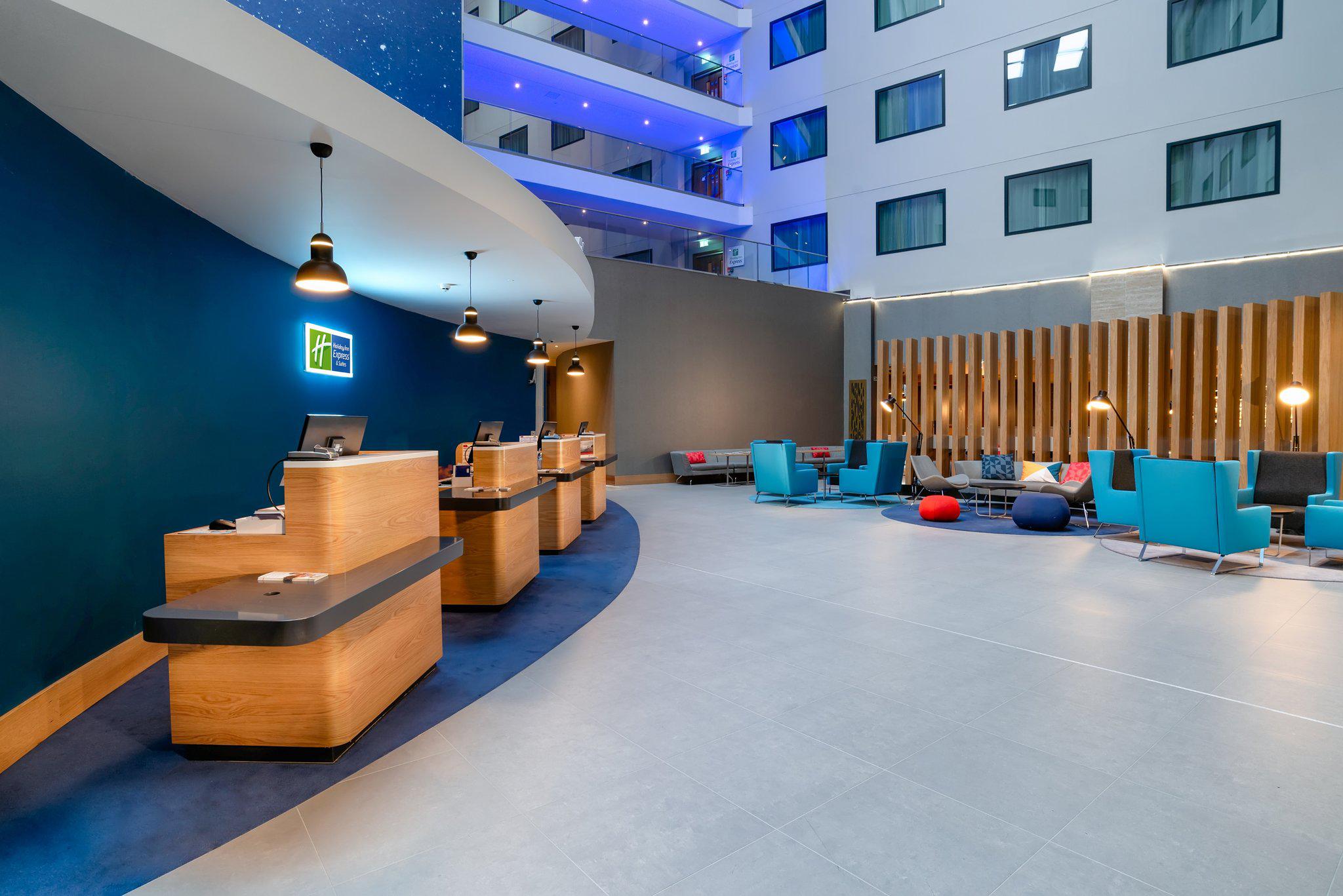 Holiday Inn Express London Heathrow T4, an IHG Hotel Hounslow 020 3971 4433