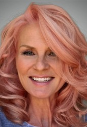 Lynda Bunker headshot