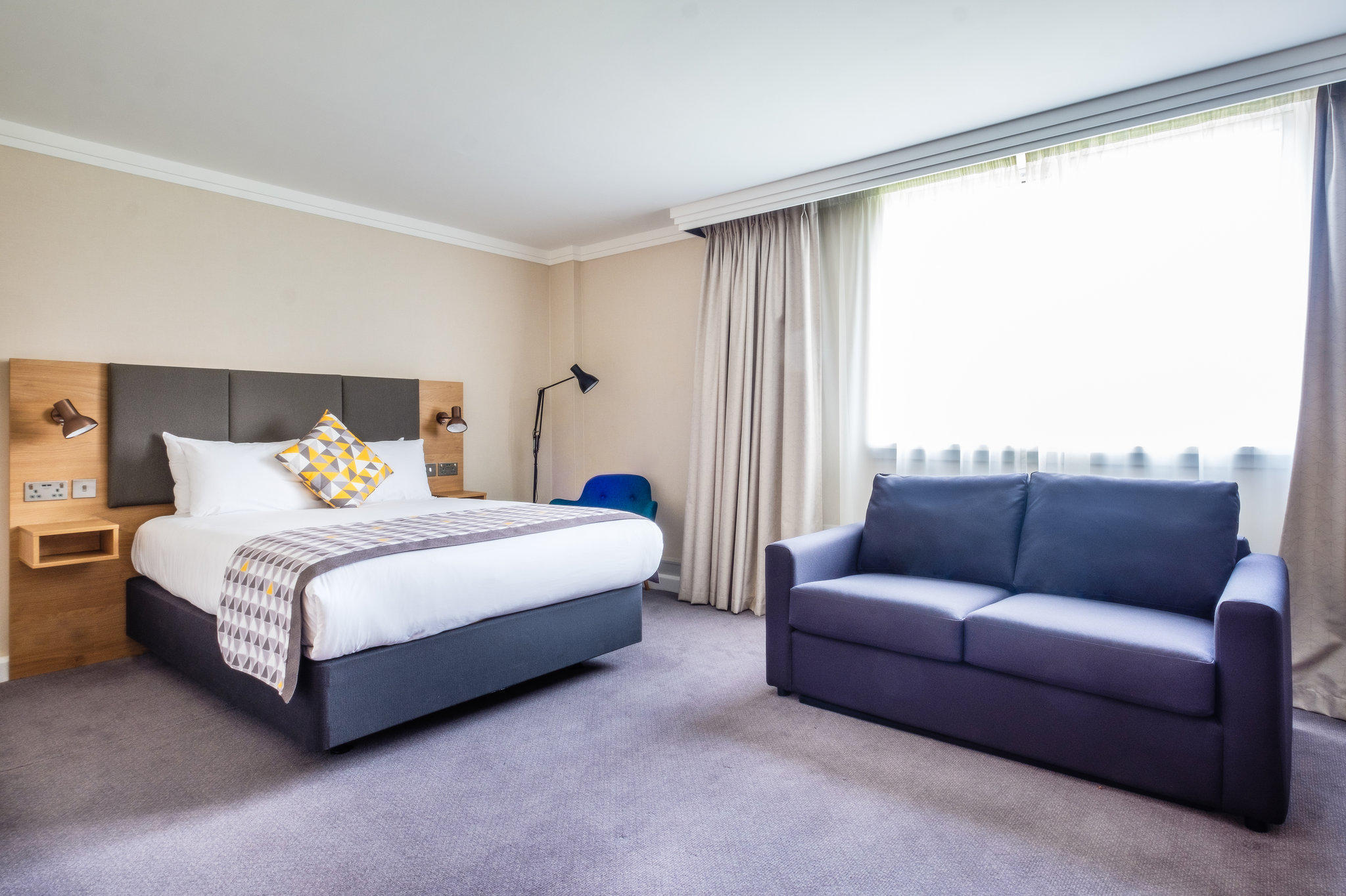 Holiday Inn High Wycombe M40, JCT. 4, an IHG Hotel High Wycombe 01494 972100