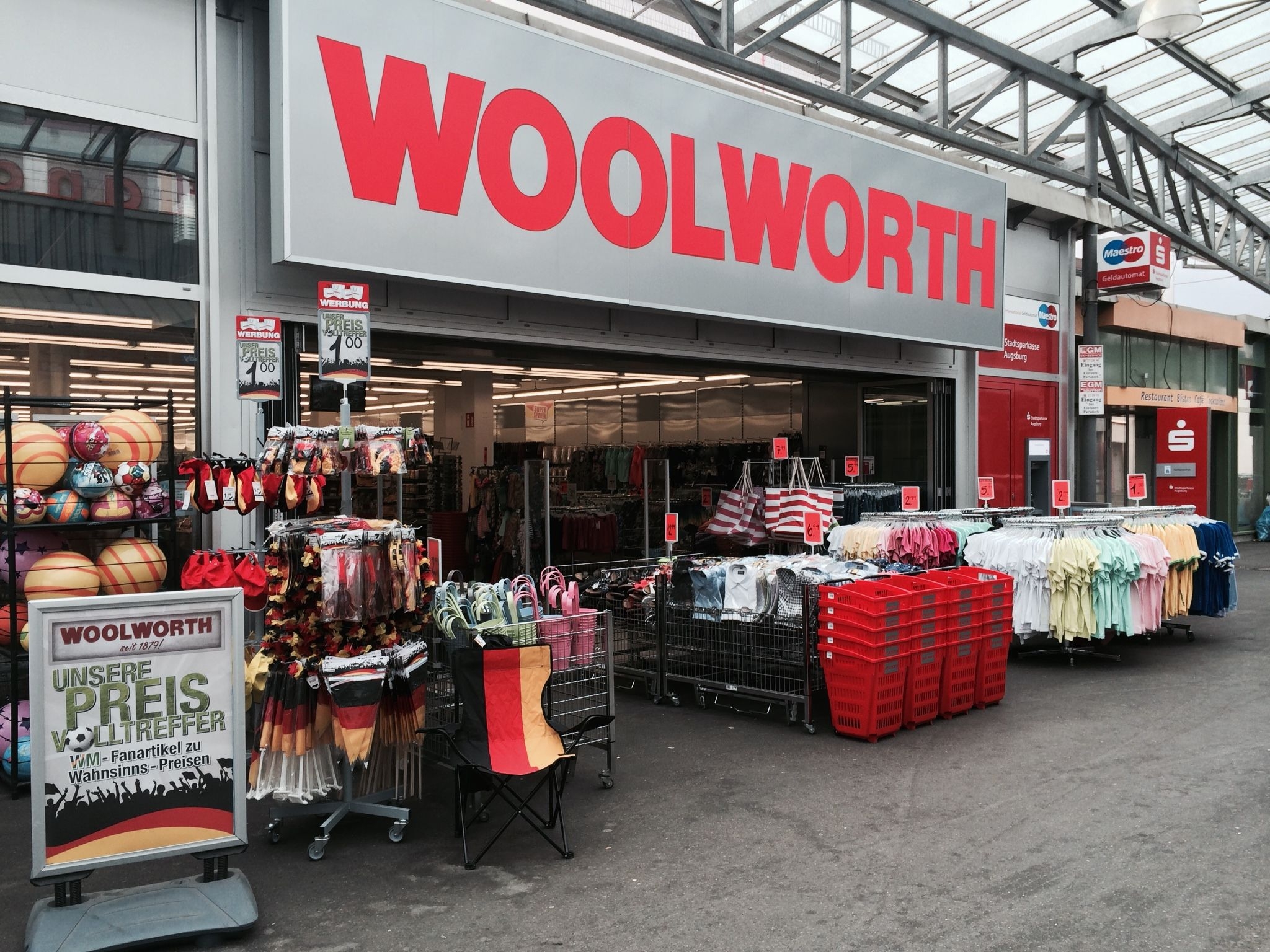 Woolworth, Brixener Straße 11 in Augsburg