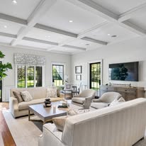 Images Hannelore Kaplan, VP William Raveis Real Estate