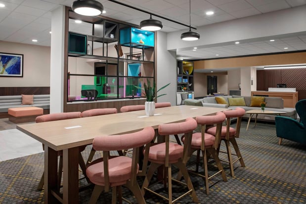 Images Holiday Inn & Suites Boston-Peabody by IHG