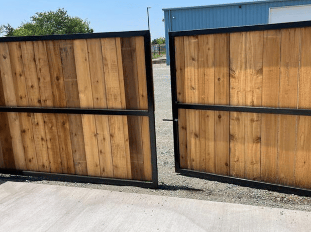 Images MC Fence And Deck