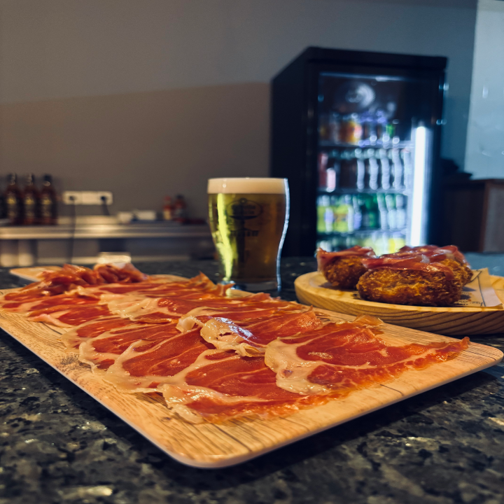 Images Tu Lugar Brasas y Tapas