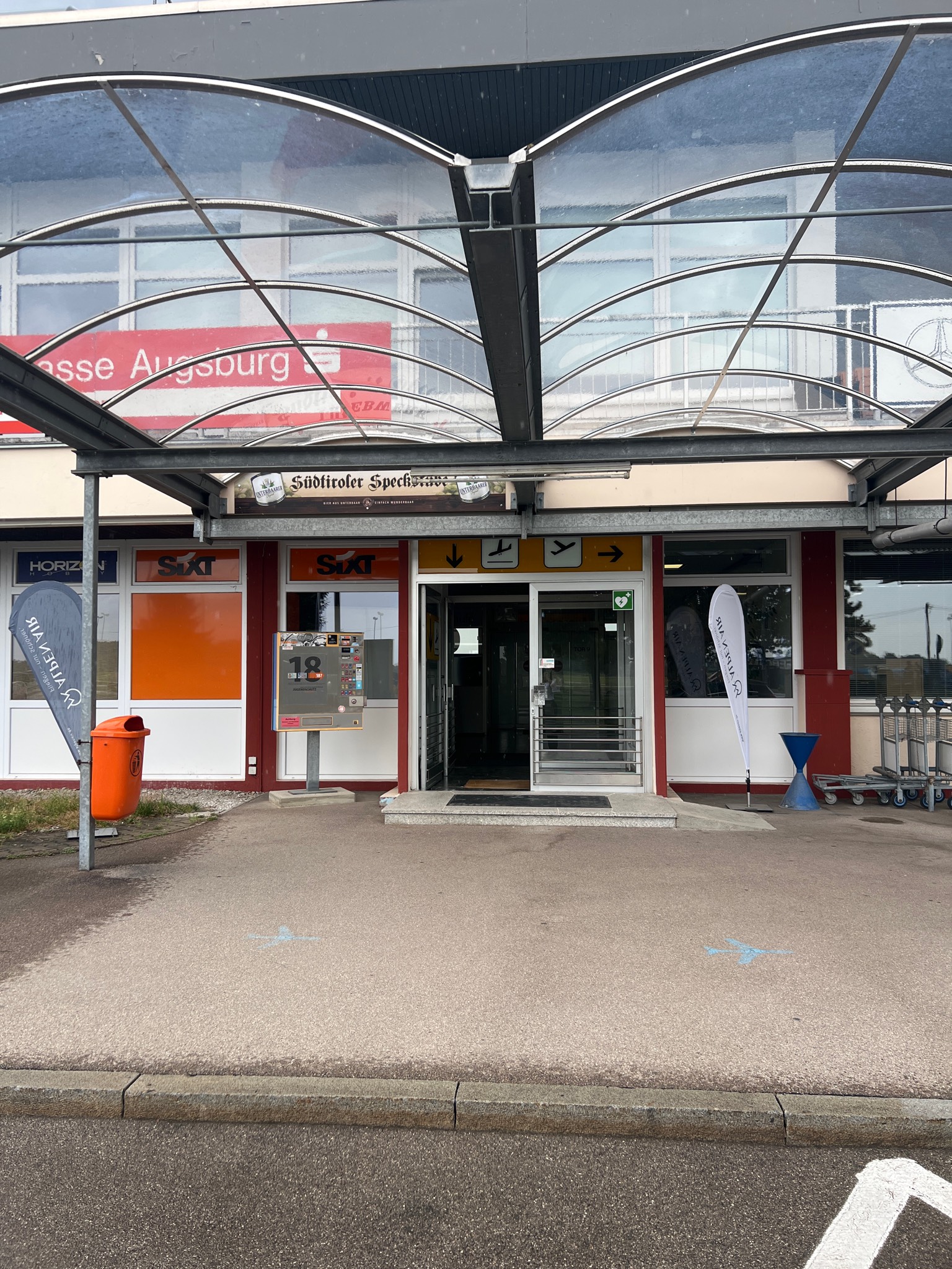 SIXT Autovermietung  - Meet & Greet - Augsburg Flughafen, Flughafenstr. 6 in Augsburg