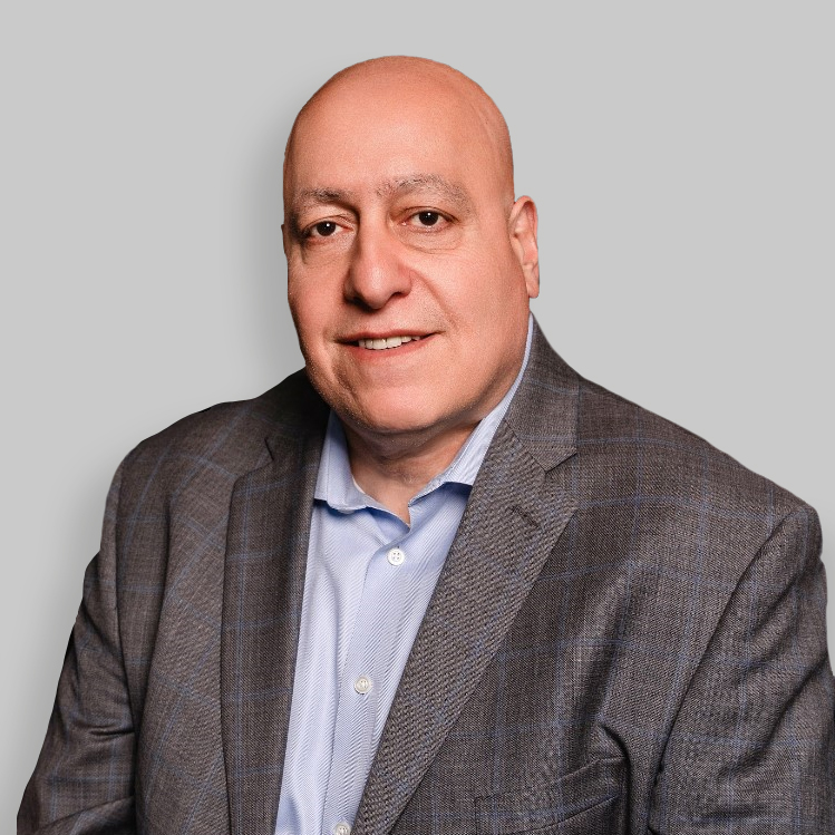 Headshot of Amor Atasi, a wealth advisor at Chase
