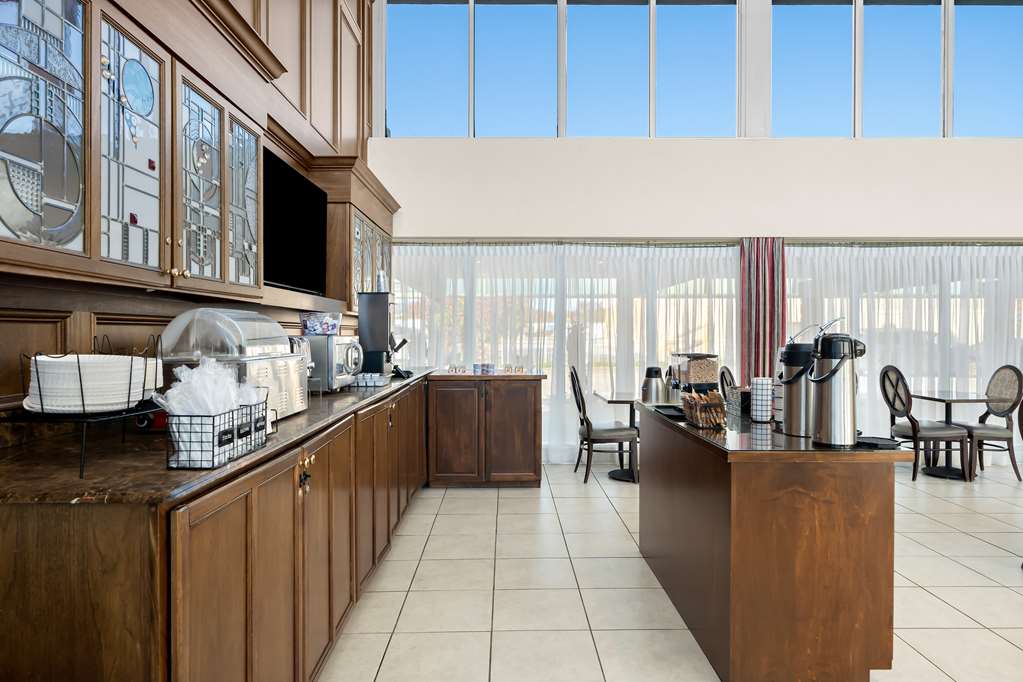 BW SureStay Plus Wilmington DE BreakfastArea