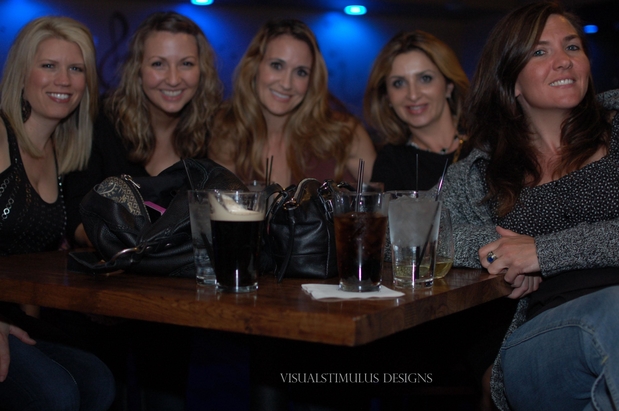 Images Alibi Bar & Grill