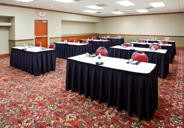 Images Holiday Inn & Suites Cincinnati-Eastgate (I-275E) by IHG