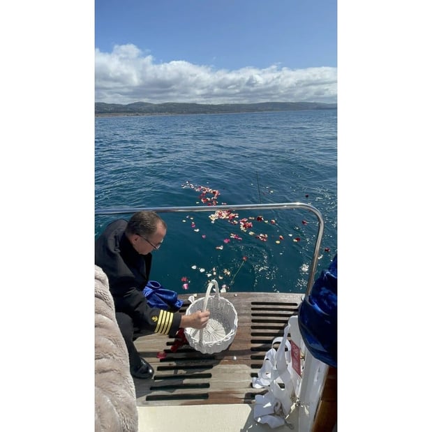 Images Scattering of Ashes at Sea