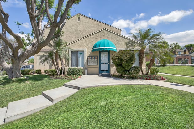 Images Highland Meadows Apartments