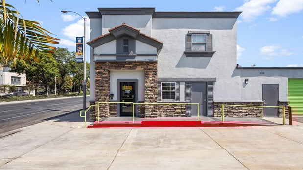Images One Stop Storage – Santa Ana, CA
