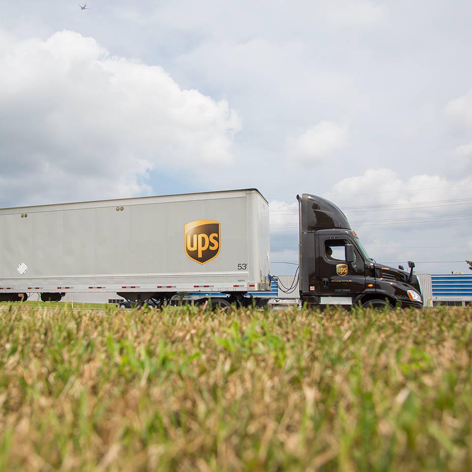 Envíe sus artículos de gran tamaño con UPS Freight