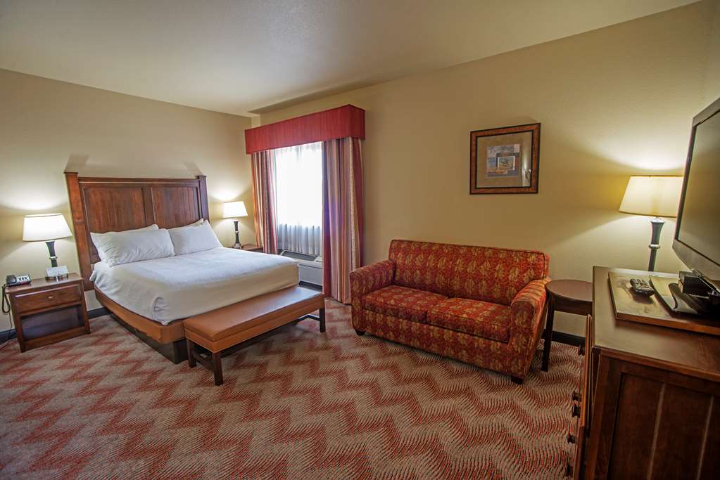 Double Queen Suite w/ Sofa Bed