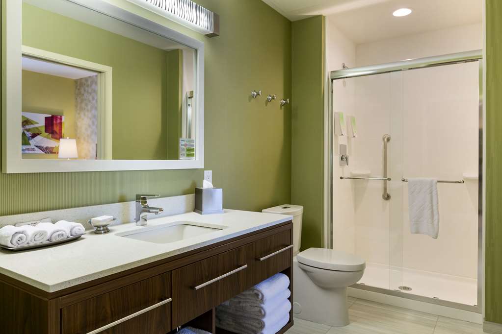 Home2 Suites by Hilton West Edmonton, Alberta, Canada in Edmonton: Guest room bath