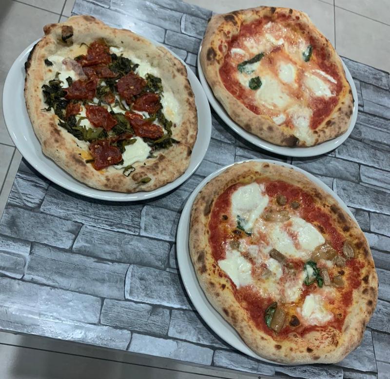 Images Pizzeria La Monella