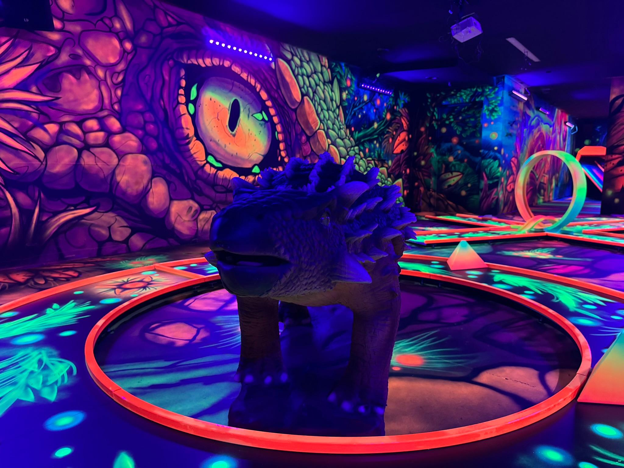 GlowZone 4D Schwarzlicht Minigolf Essen - West Borbeck, Wüstenhöferstraße 234 in Essen