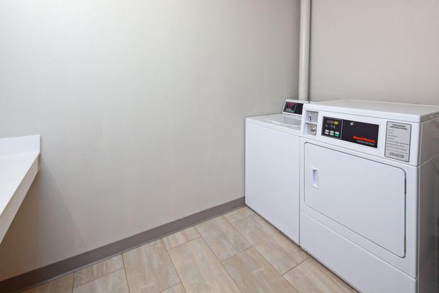 Images Holiday Inn Palmdale-Lancaster by IHG