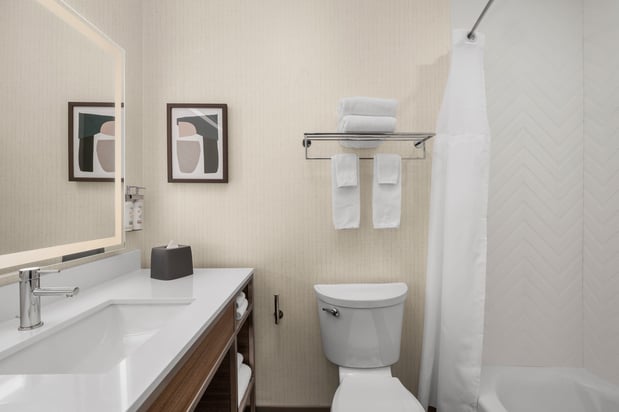 Images Holiday Inn Coralville - Iowa City by IHG