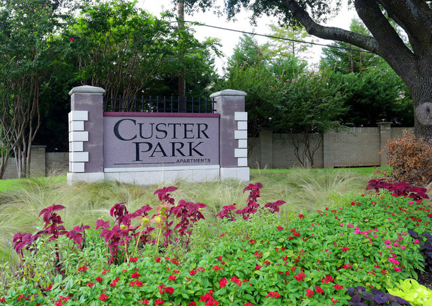 Images Custer Park Apartments