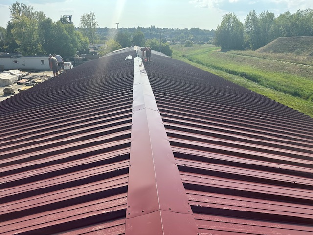Images HORGAS TETŐ - Ácsmunka - Tetőfedés - Gépi fújt Szigetelés - Kompakt Lemez burkolás