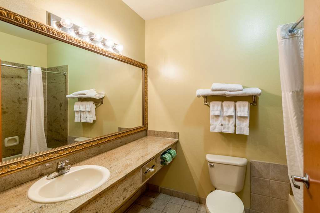 2 Queen Bathroom