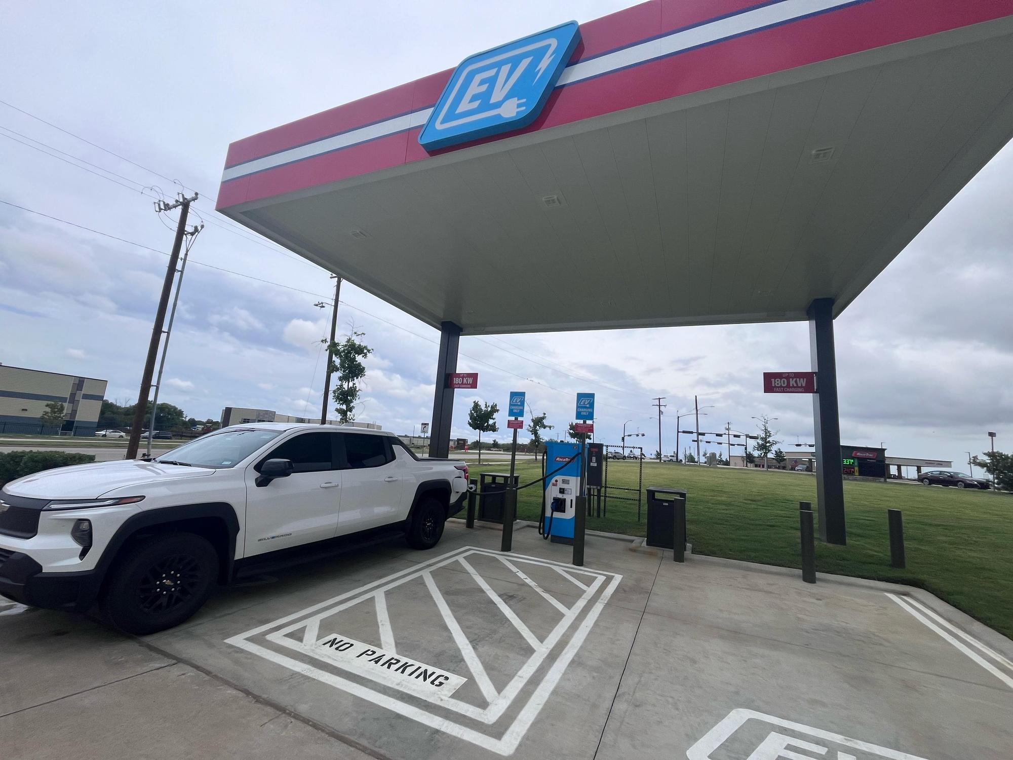 RaceTrac EV Charging Station Logo