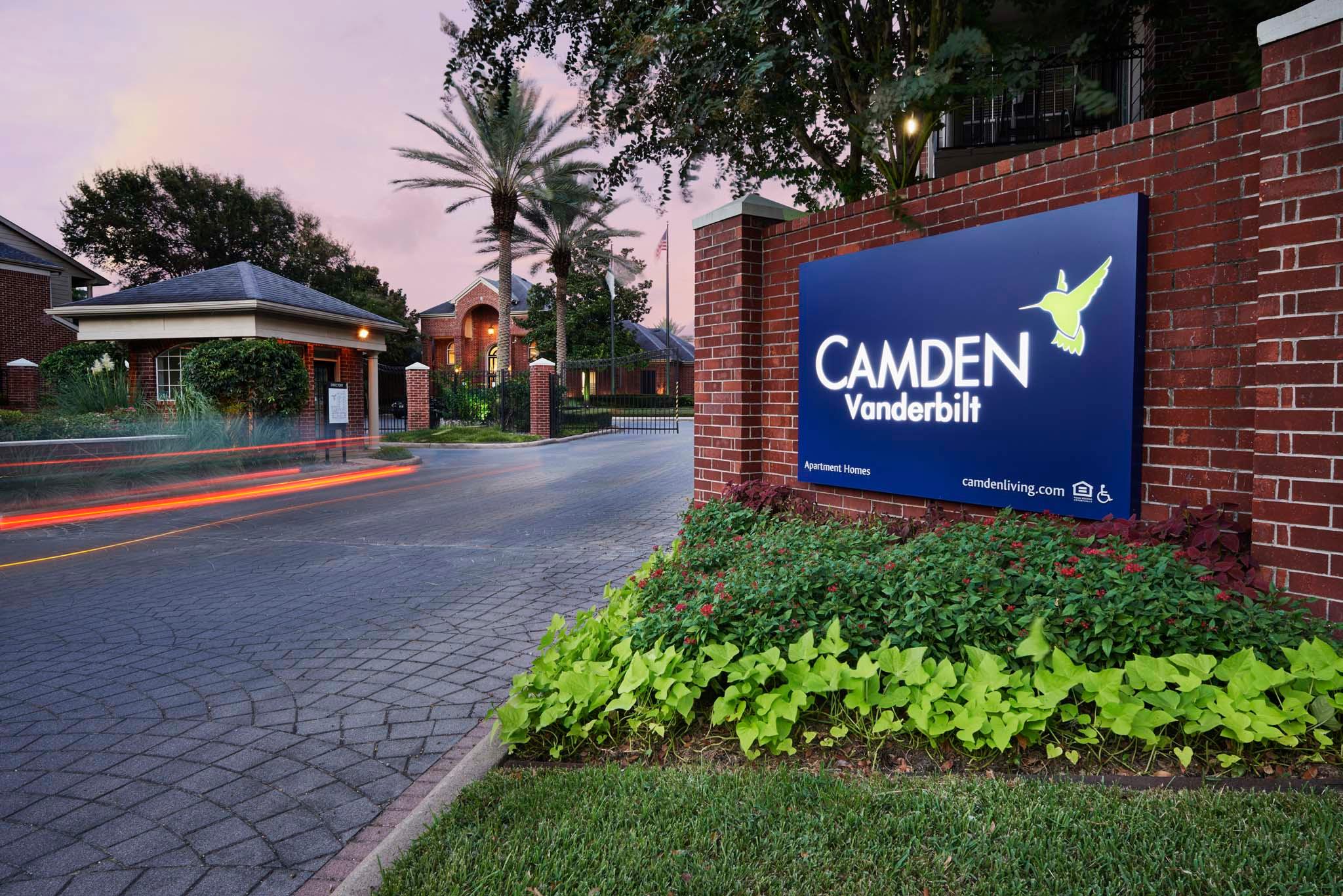 Camden Vanderbilt Apartments Photo