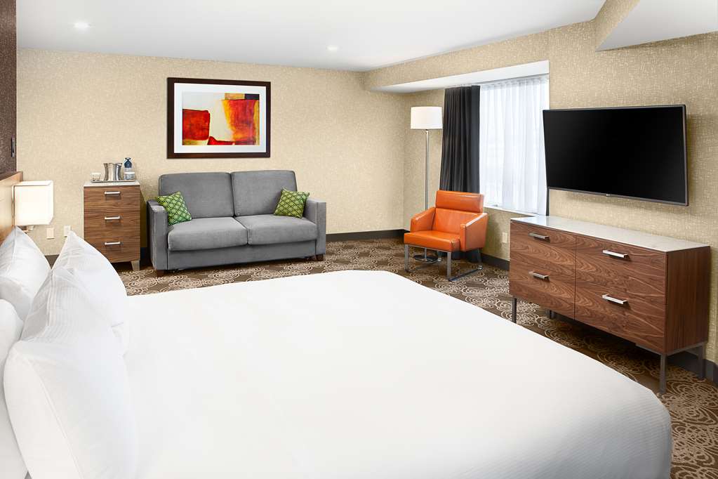 Guest room Hilton Montreal/Laval Laval (450)682-2225