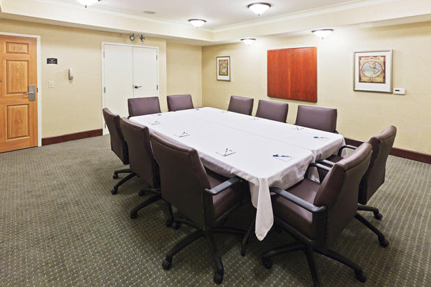 Images Staybridge Suites Wichita by IHG