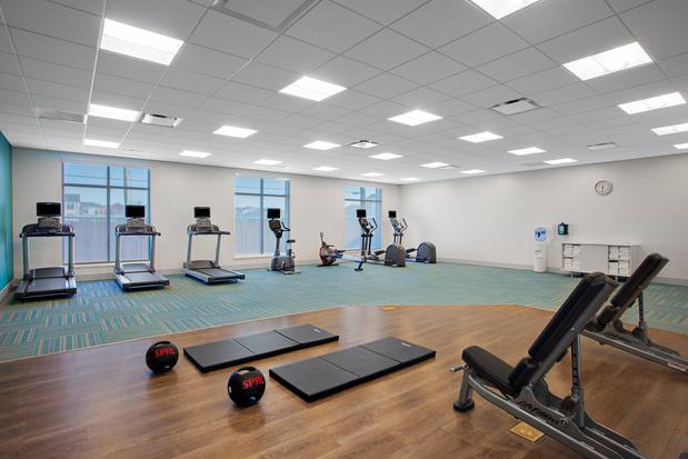 Images Holiday Inn Express & Suites Lubbock Central - Univ Area by IHG