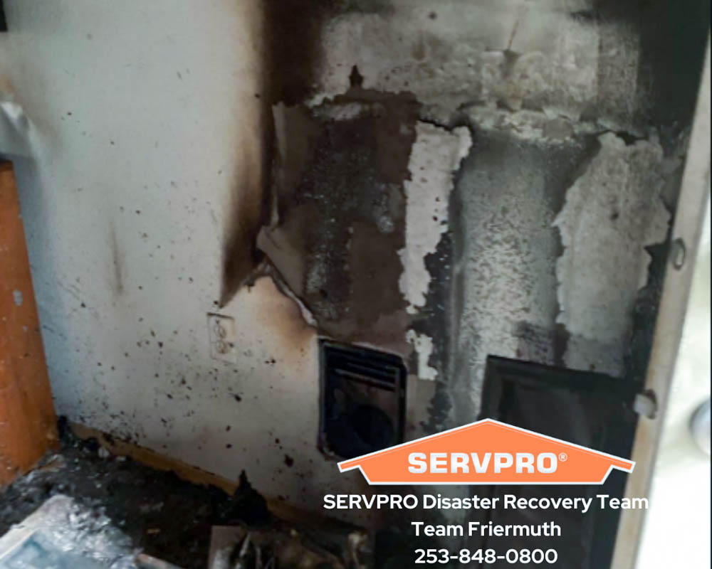 Smoke damage can cause permanent discoloration on all kinds of materials, such as wall tiles, ceiling materials, wood, vinyl and many others. Call SERVPRO of Auburn/Enumclaw for professional help!